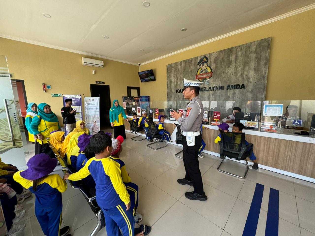 Tanamkan Kesadaran Sejak Dini, Polres Garut Ajak Anak TK Tertib Berlalu Lintas